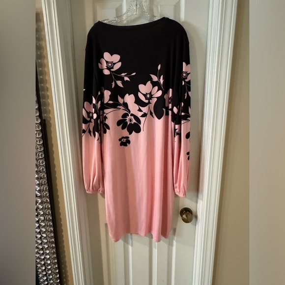 Black and Pink BodyconDress - Picture 4 of 4